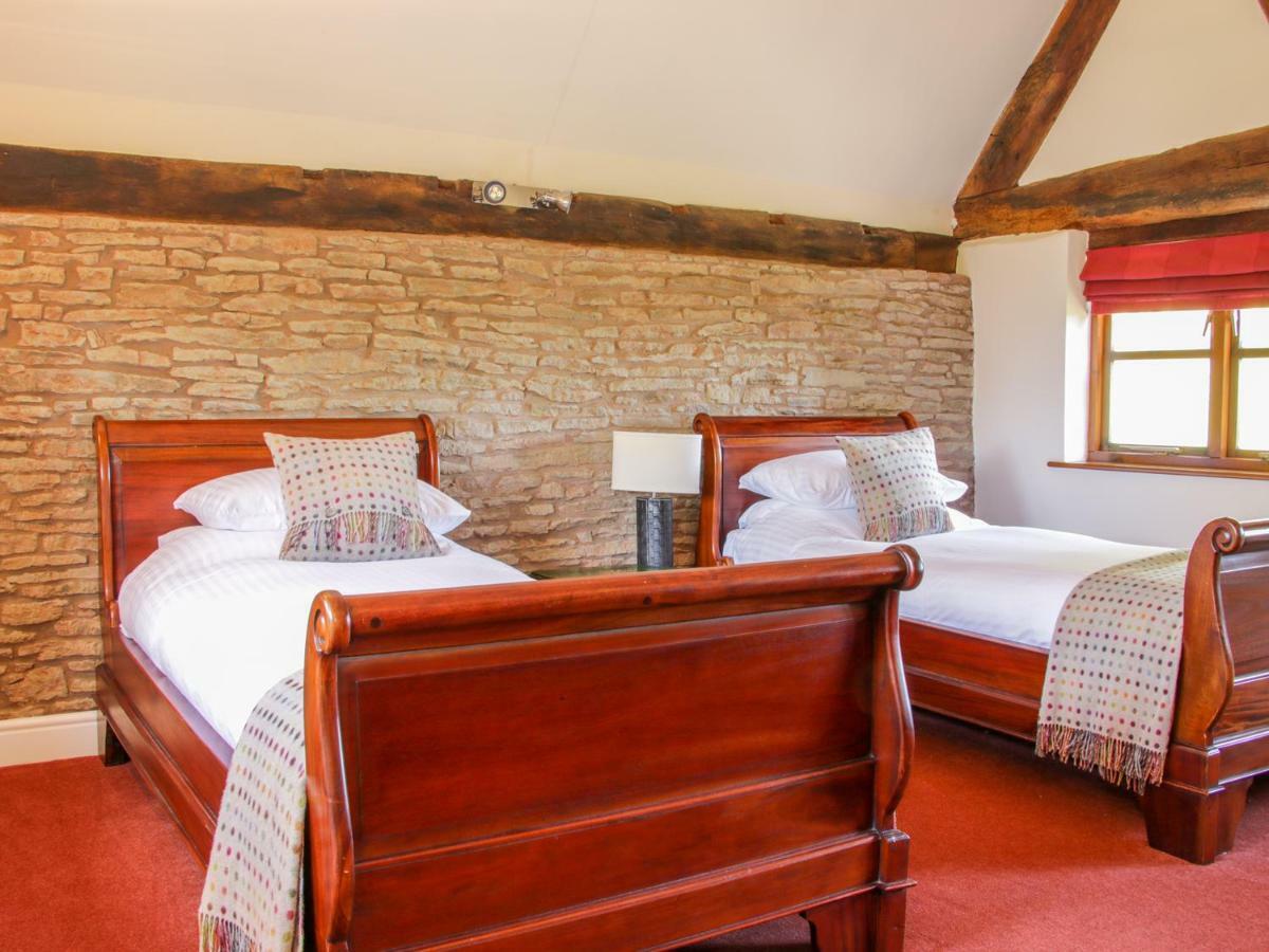 Coach House Villa Ludlow Esterno foto